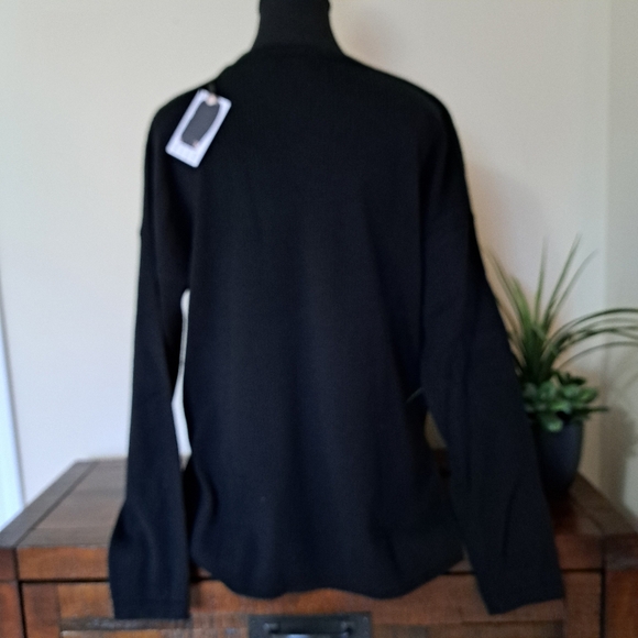 New! Elle Ribbed Knit Sweater Women's Size Medium Black V-neck Top - Picture 4 of 11